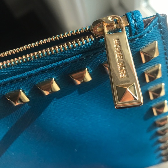 STUDDED MICHAEL KORS CLUTCH - Picture 5 of 5